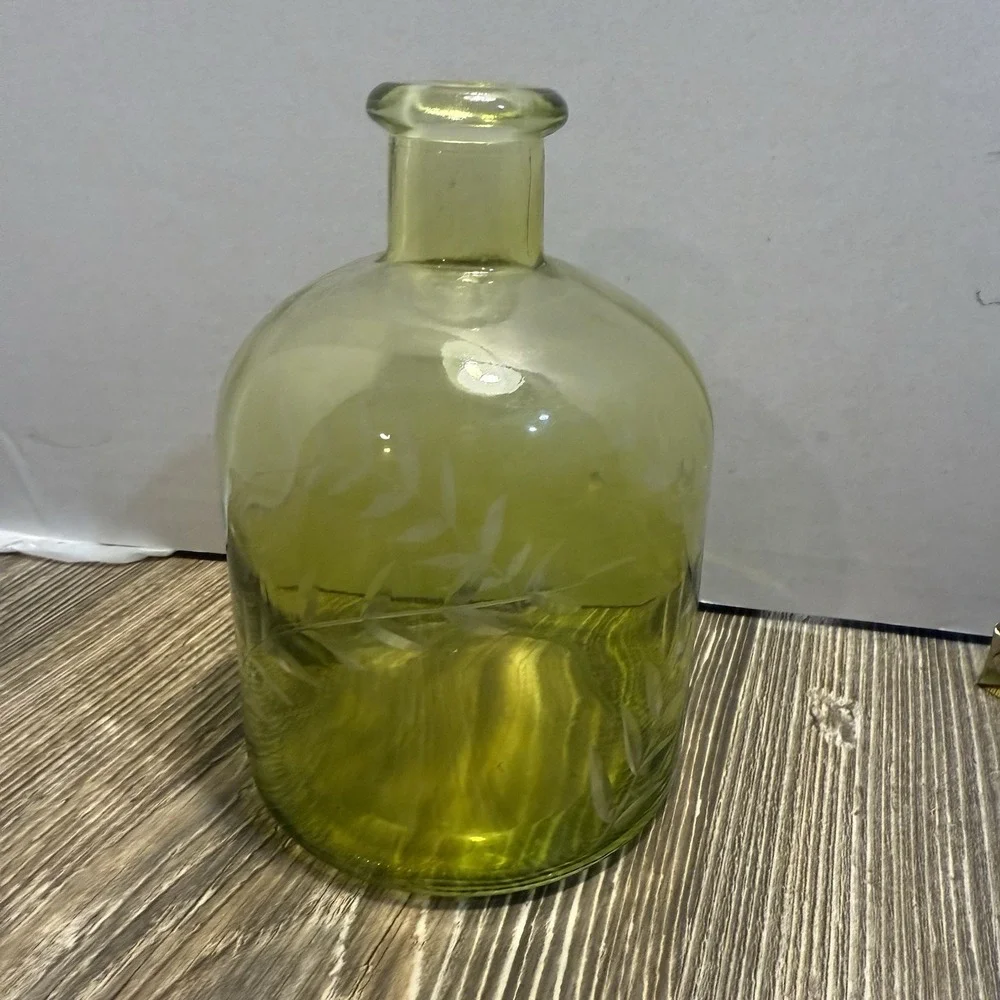 Green Glass Vase With Leaf Etching‎ Stunning